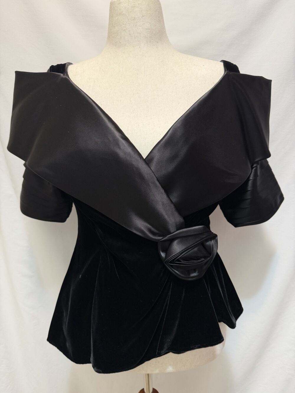 Susan Roselli For VIJACK Off The Shoulder Black Satin Velvet Formal Top Sz 11/12